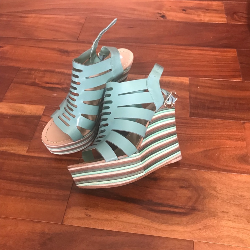 Cute Anna Luz wedges